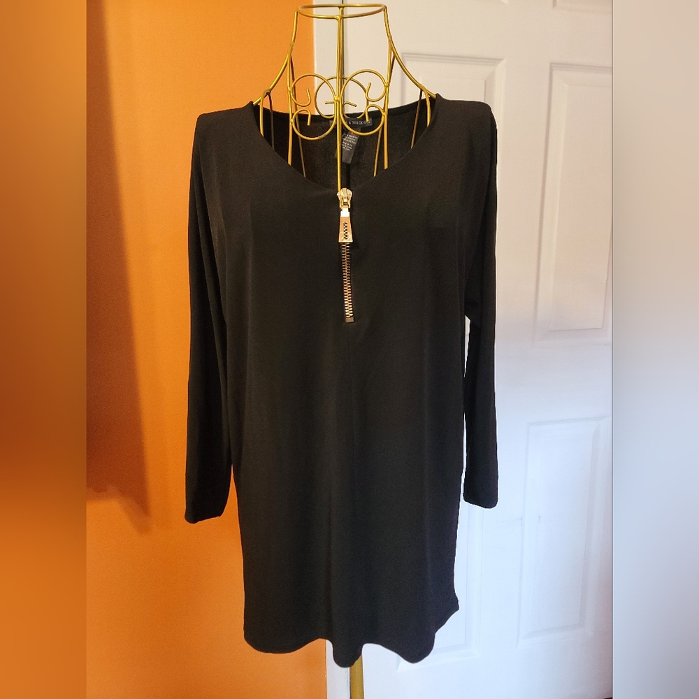 Chelsea & Theodore Black Tunic Zippered Blouse